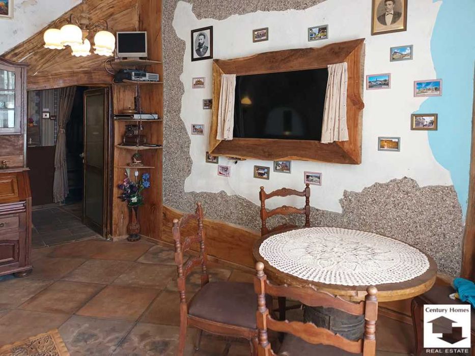 Продава се Тристаен апартамент в Велико Търново, Център - 55 кв.м за 1310 €/кв.м - Снимка #2