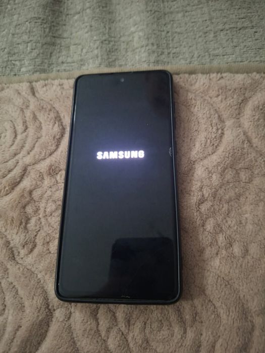 Продам Samsung A71 в хорошем состоянии