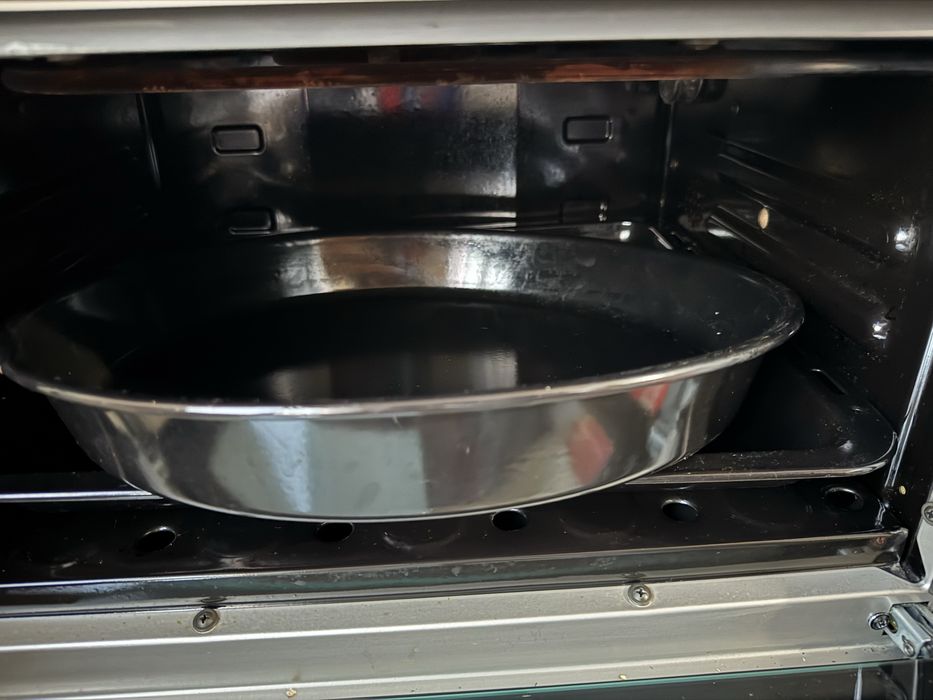 Печь духовка в отличном состояний