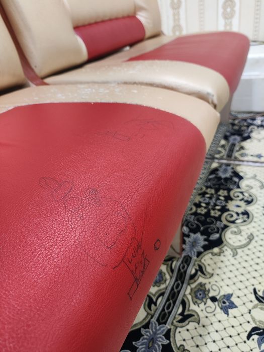 Продам кухонный диван угловой