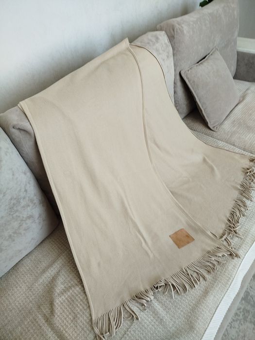 Бежевый,кашемировый шарф.