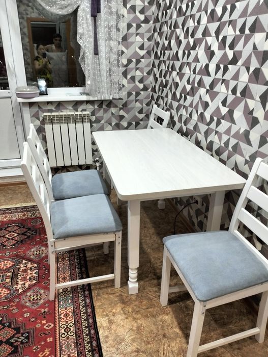 Продам срочно кухонный стол