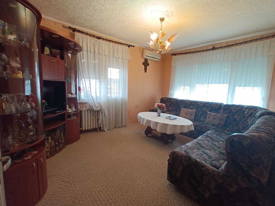 Продава се Четиристаен апартамент в Плевен, Идеален център - 95 кв.м за 1422 €/кв.м - Снимка #4