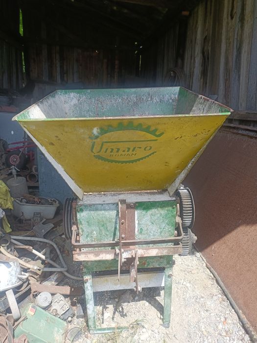 Vând moară cu valsuri.