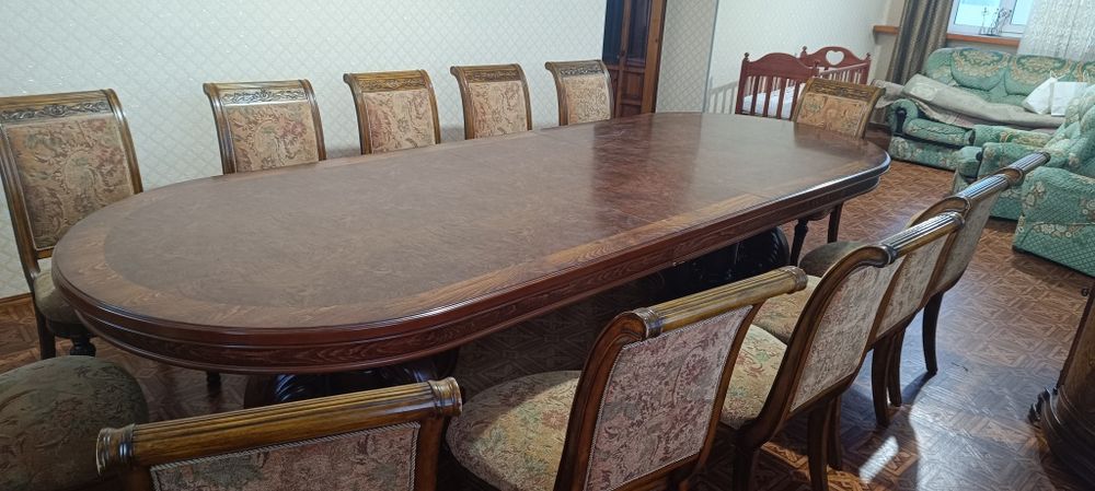 Стол и 12 стульев, гарнитур
