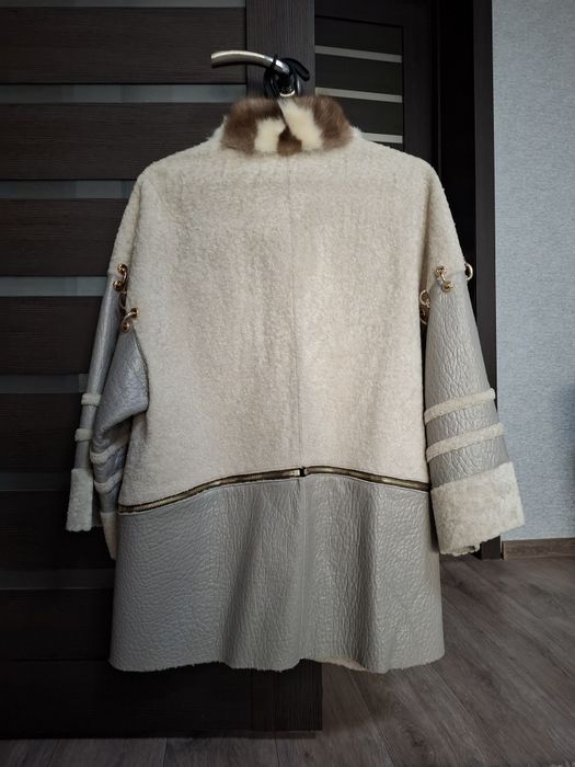 Продам женскую кожанную куртку