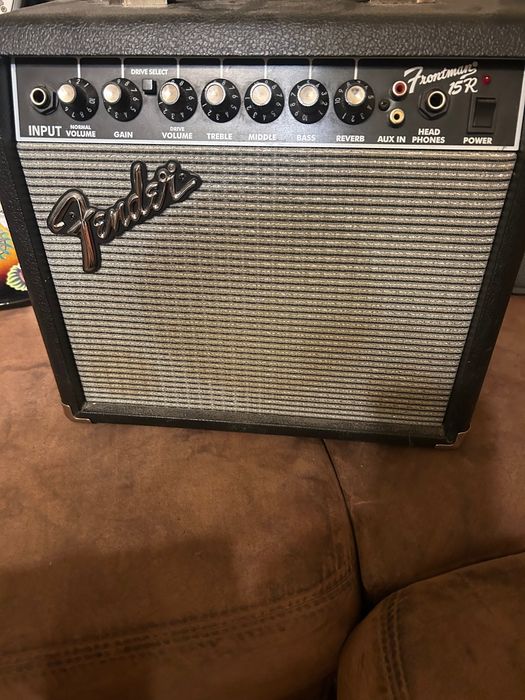 Две Ел.китари и усилвател Fender