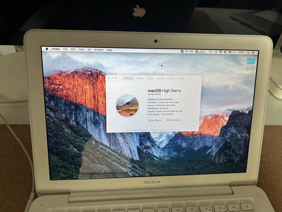 Macbook white mid 2010