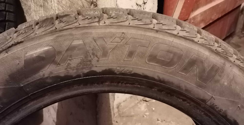 Продавам 2 броя зимни гуми 175.65.15 на 1 сезон дот 2019 Daiton