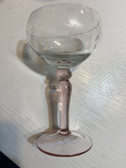 Pahare Pink cristal gravate cu picior