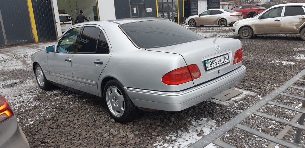 Продам а/м Мерседес w210