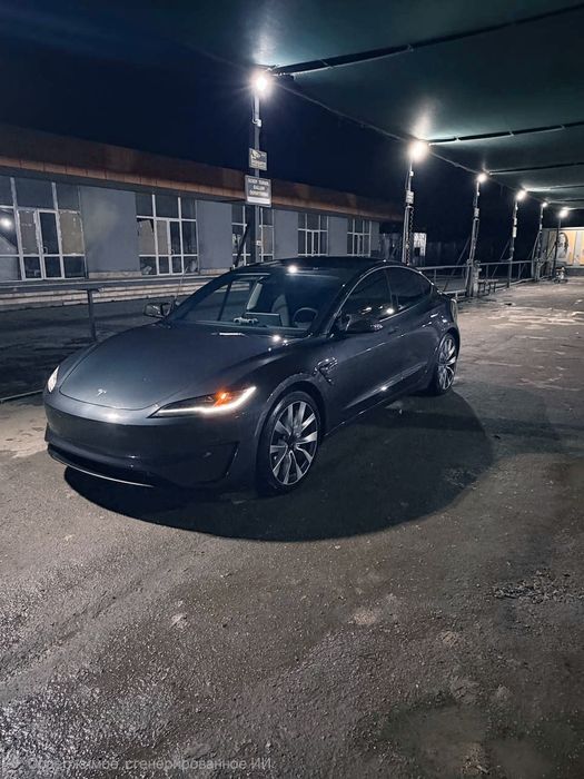 Tesla model 3 sotiladi