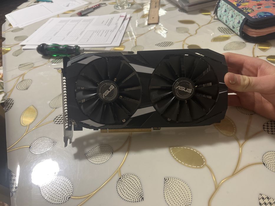 Vând placa video RX 560