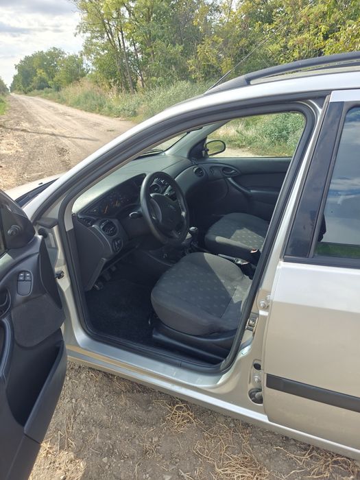 Ford Focus 1.4 benzină