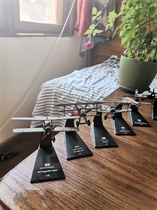 Колекция от стари бойни самолети