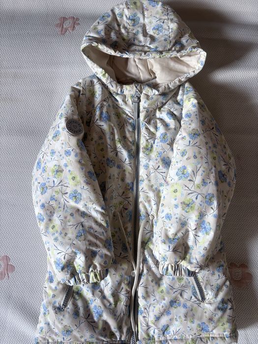 Продам куртку на девочку на осень
