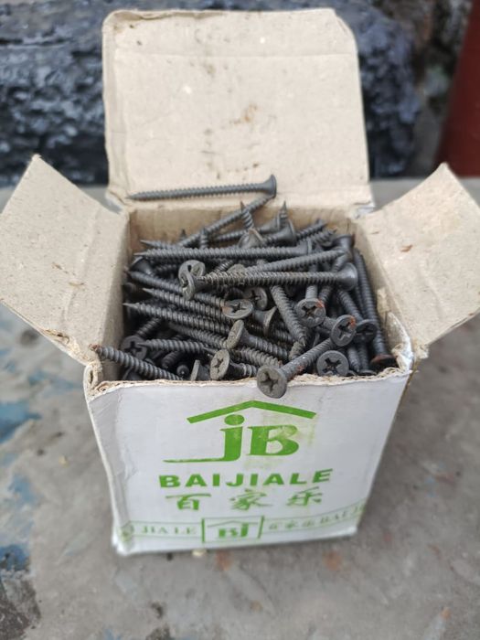 Продаю саморезы по гипсокартону