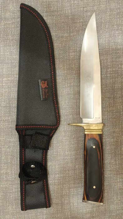 Ножове 3 броя + тактическа брадва Томахоук - за 50 лв.