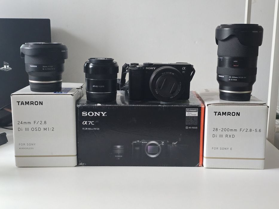 Aparat foto Sony a7c kit plus obiective