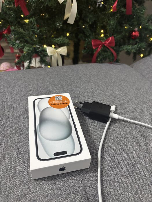 Iphone 15, 128 gb, black, neverloked, stare foarte buna in cutie