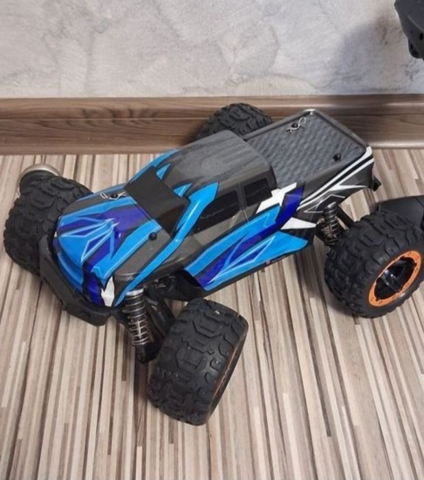 Automodel scara 1:16 cu telecomandă.