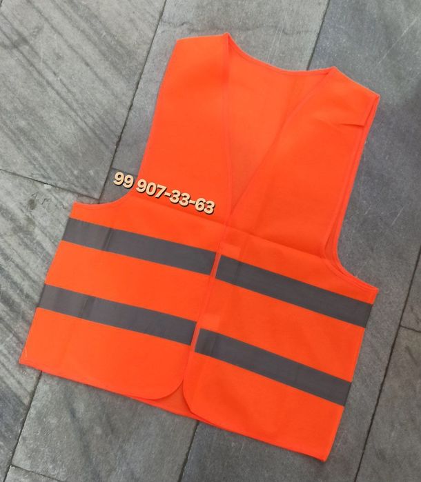 Светоотражающий жилет для работы на дороге и в
санитарии