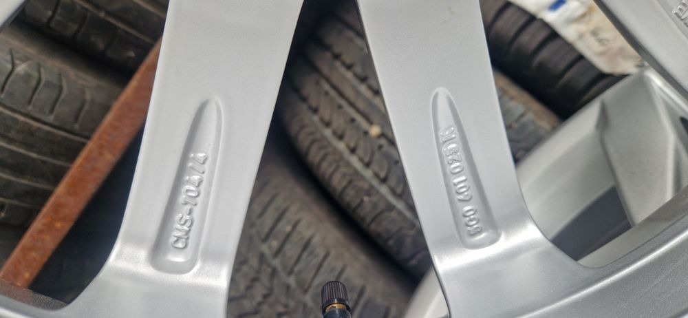 Jante Volkswagen de R 17 inch, modelul Dijon