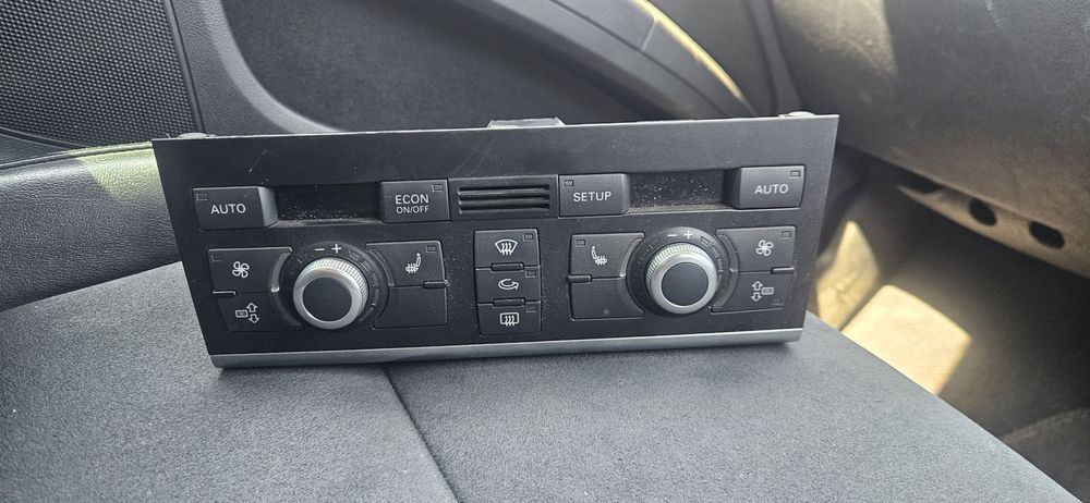 Управление за климатроник за Audi Q7 4l 4LO 820 043 F