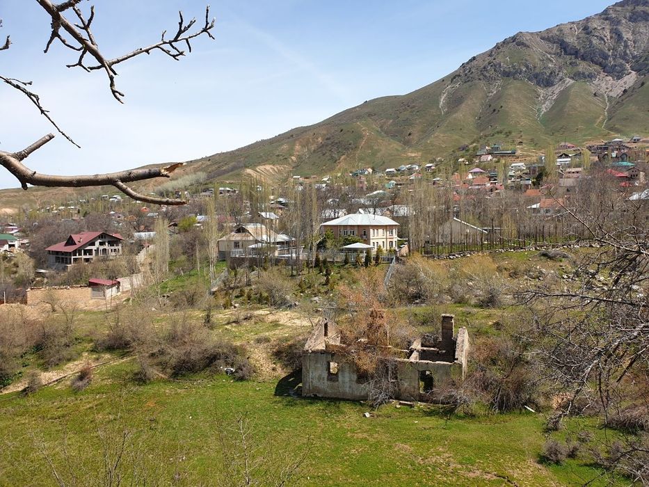 Продам дача Чимган 25соток 2этажа 6комнат