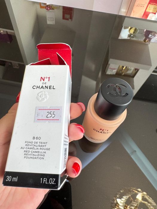Chanel No 1 Fond de ten revitalizant cu camelie rosie, nuanta B60, 100% original!!!