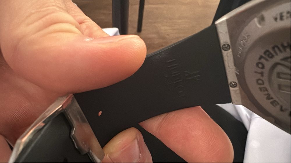 Породам часы наручные