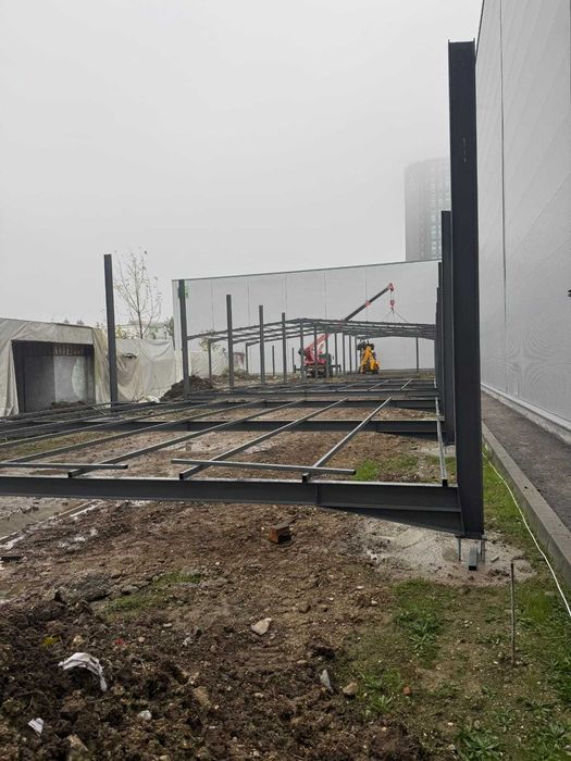 Hală Metalica 20×40 m – pereți sandwich și acoperiș rezistent