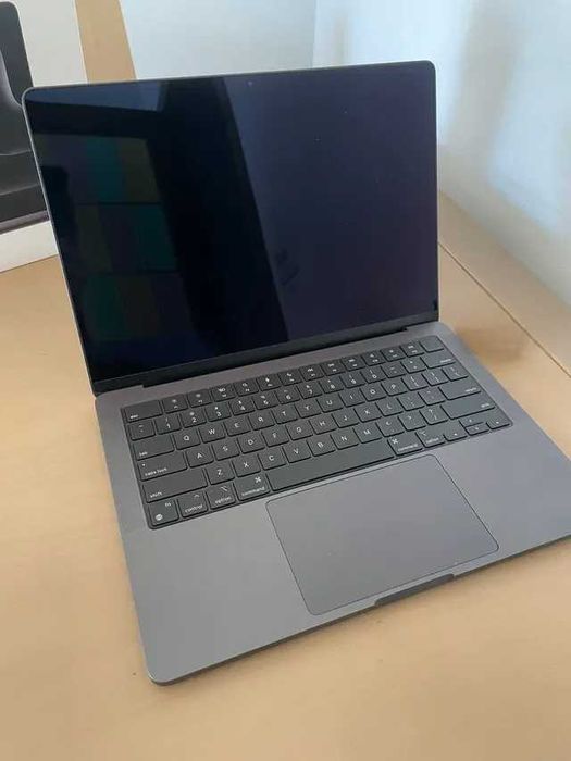 MacBook PRO M3 – 512 SSD, Midnight