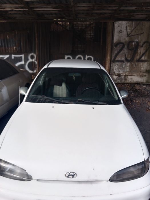 Продам машину Hyundai accent.