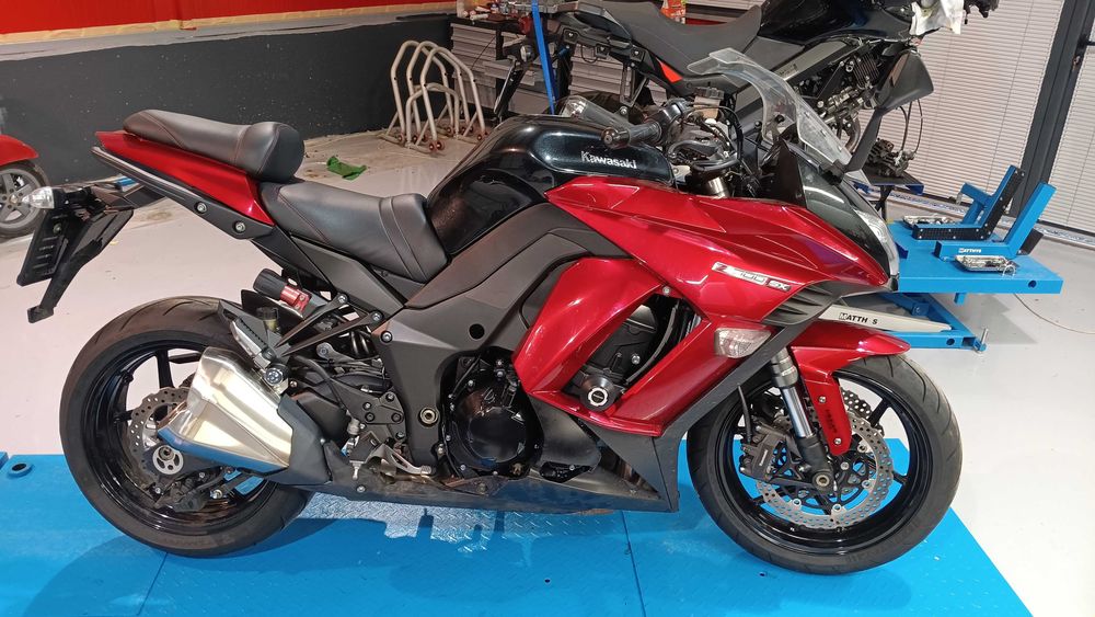 Професионални ремонти на мотоциклетни предници град София.