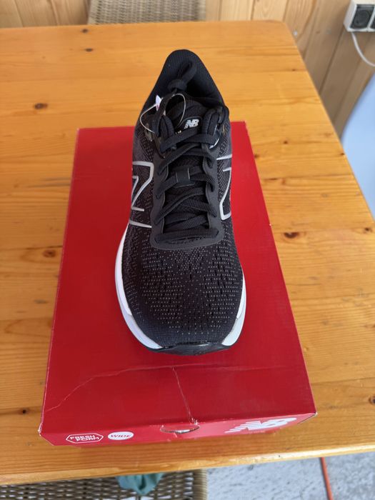 Adidasi NEW BALANCE marimea 41 si jumatate . ORIGINALI