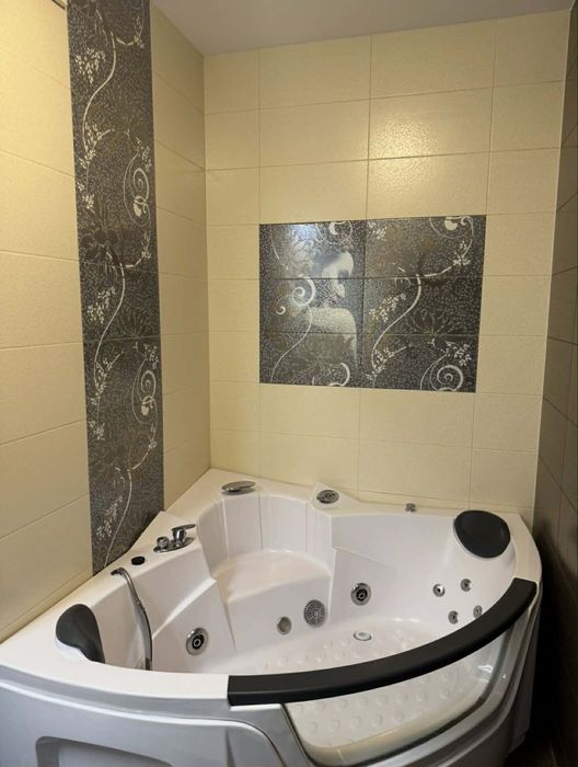 Chirie ap. Lux , studio 1 camera ARED