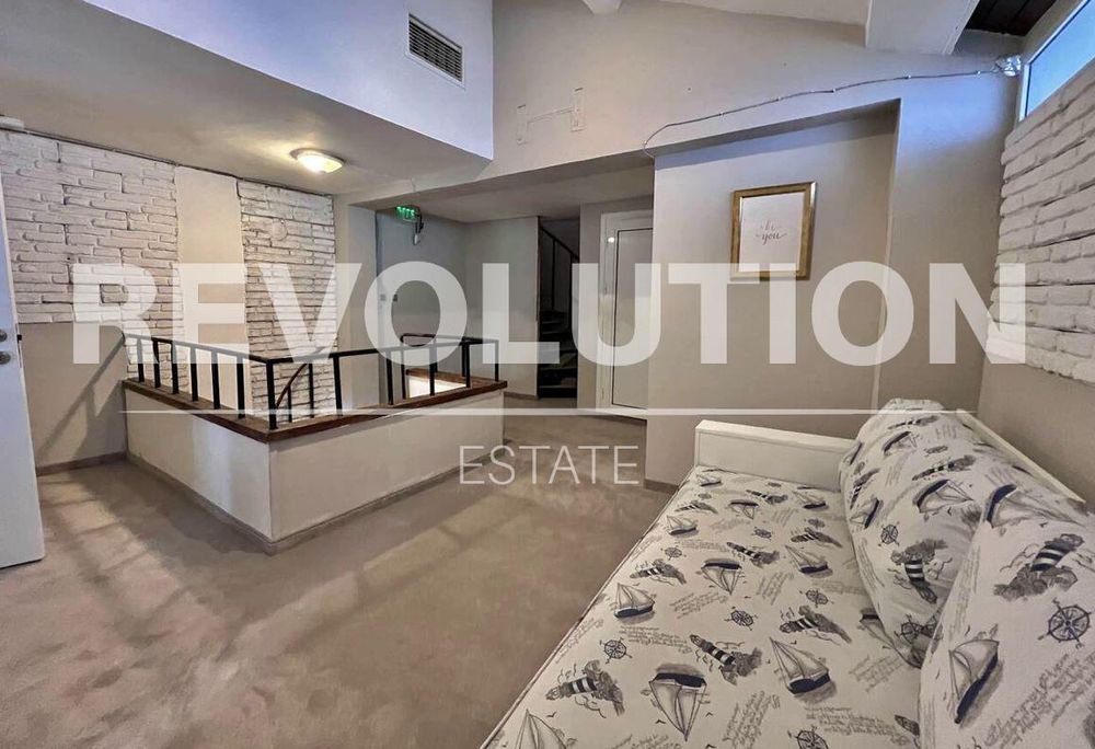 Къща в района на Център!