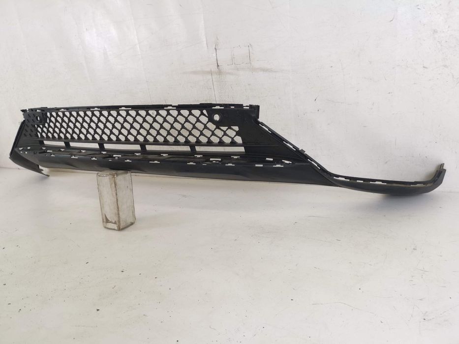 Централна решетка Долна предна броня Мерцедес-Бенц / Mercedes-Benz GLC