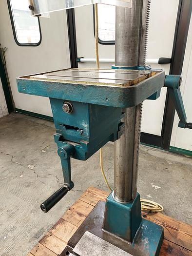 Masina găurit coloană