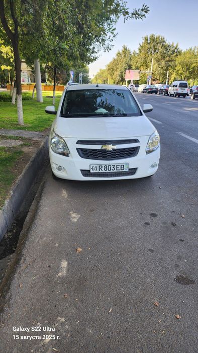 Продаю кобальт, 2 позиция, пробег 124.000 км, цвет белый.