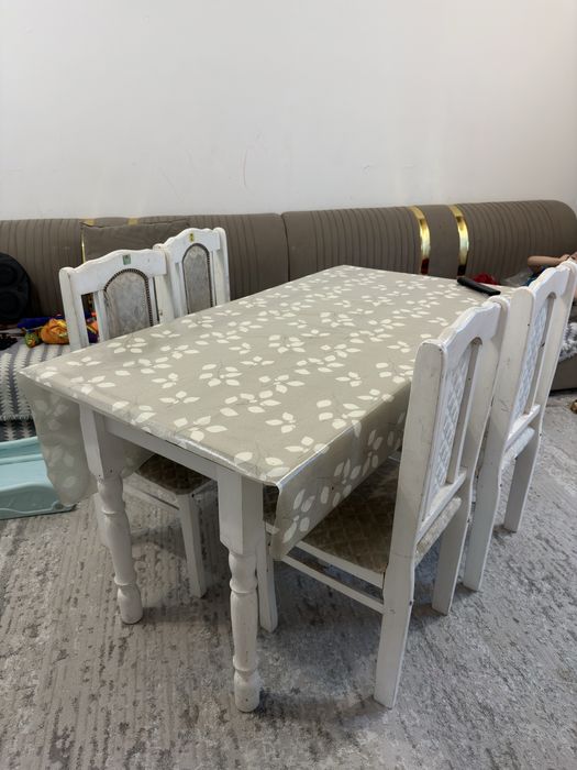 Стол со стульми 4 стула