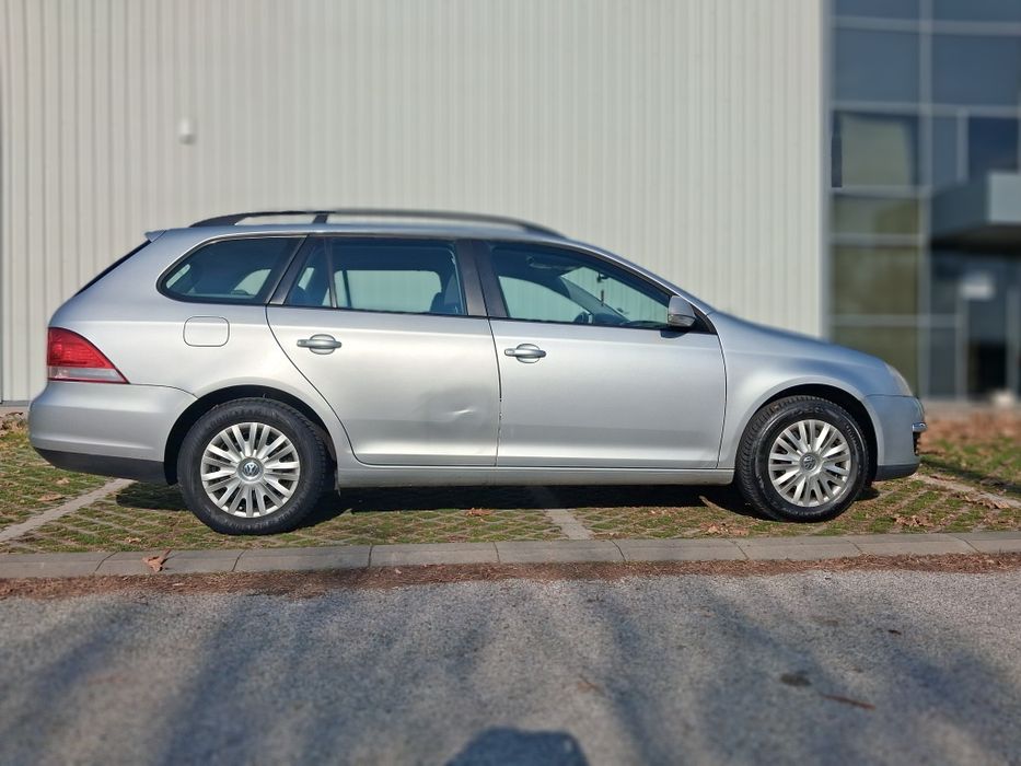 Фоксваген голф комби 1.9 дизел 105 кс. Регистриран годишна винетка