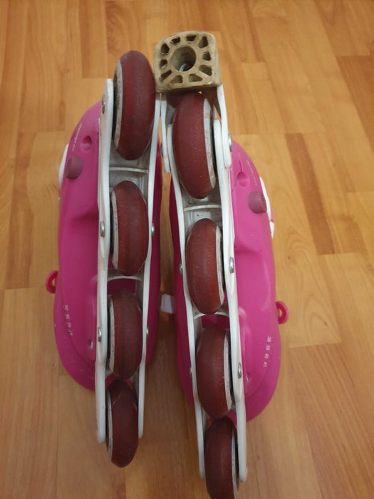 Vând role Barbi second.