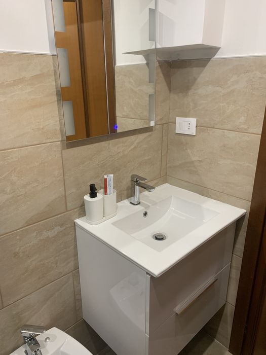 Privat inchiriez casa