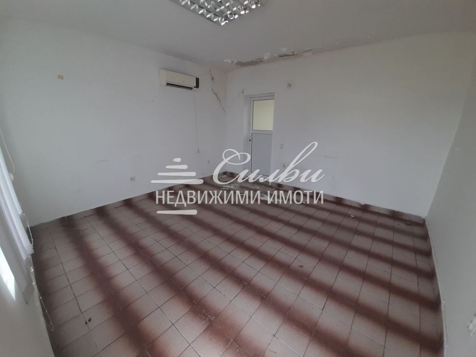 Дава се под наем Промишлена сграда в Шумен, 5-ти полк - 180 кв.м за 612 € - Снимка #2