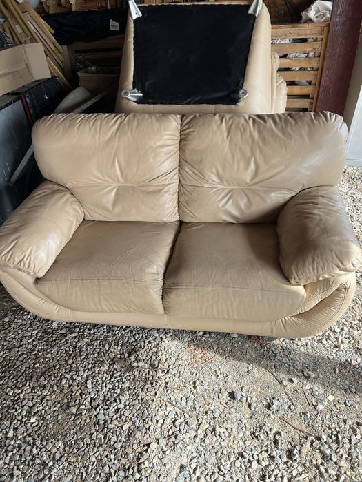 Кожен диван с две кресла