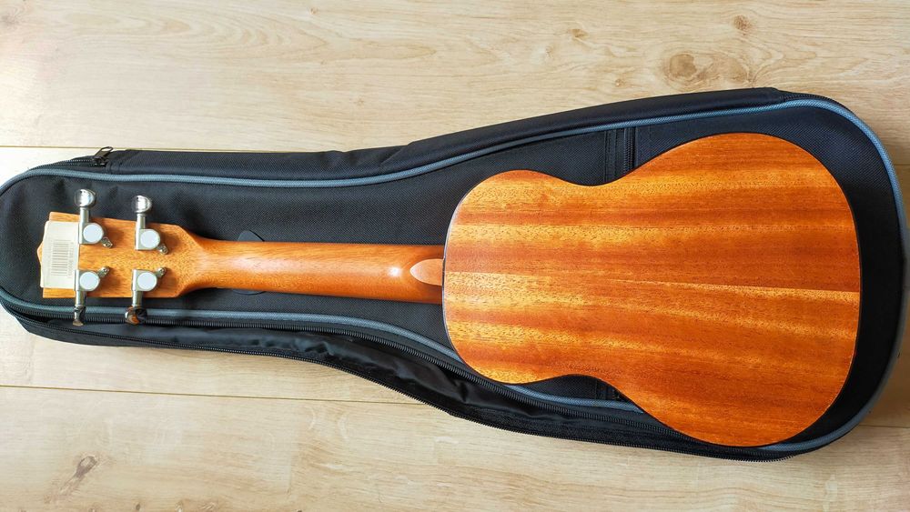 Укулеле (гавайская гитара) с чехлом