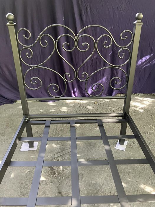 Спални и легла ковано желязо.