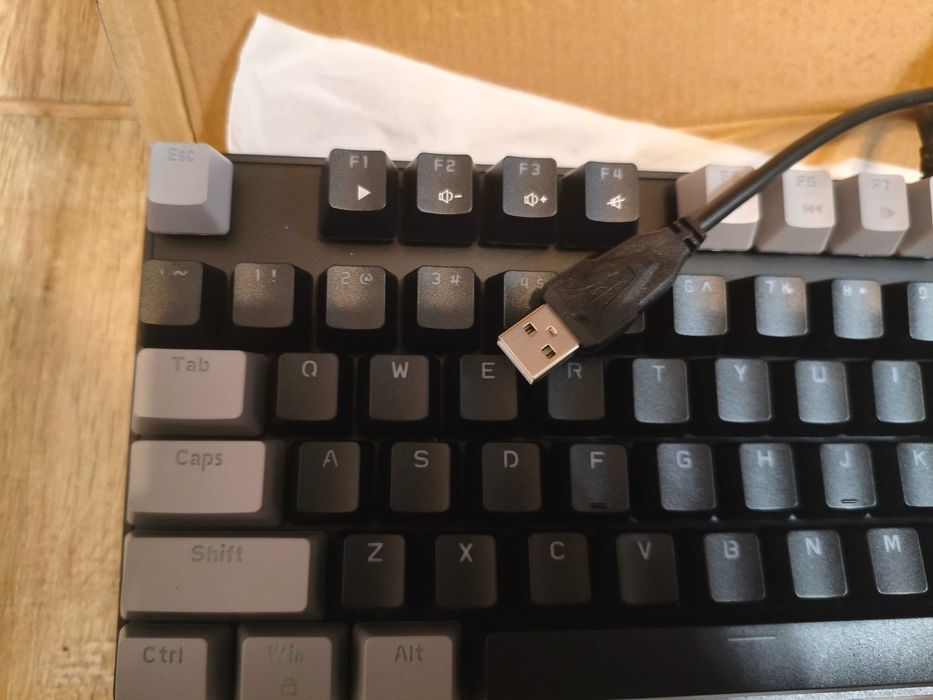 Tastatură mecanică Qisan pentru gaming, 104 taste,iluminare LED, USB